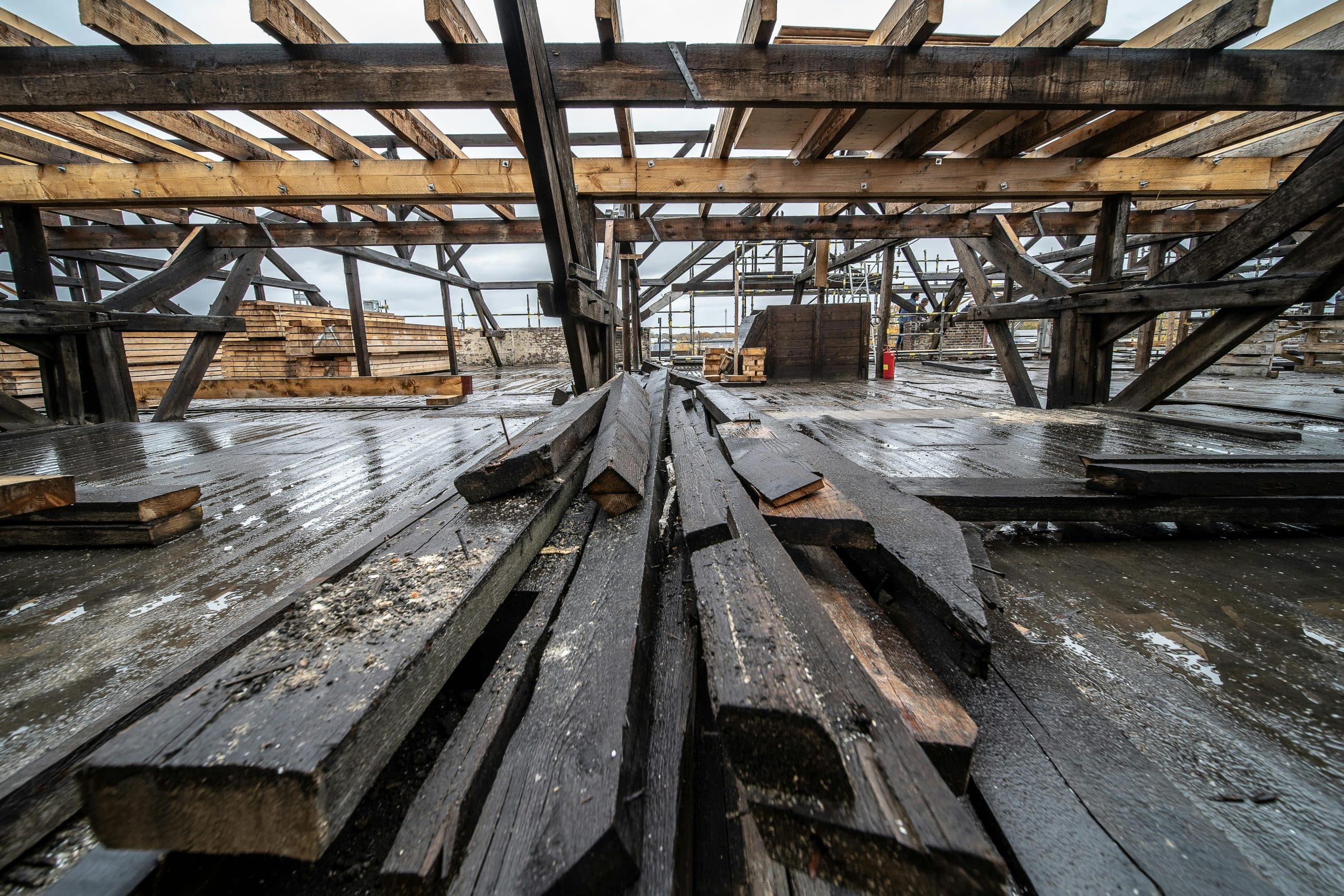Consultation des entreprises de travaux par un architecte à Toulouse